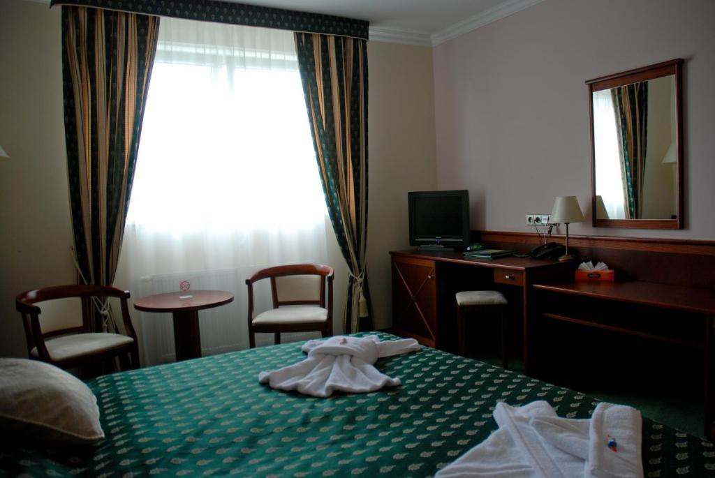 Komorni Hurka Hotel Cheb Room photo